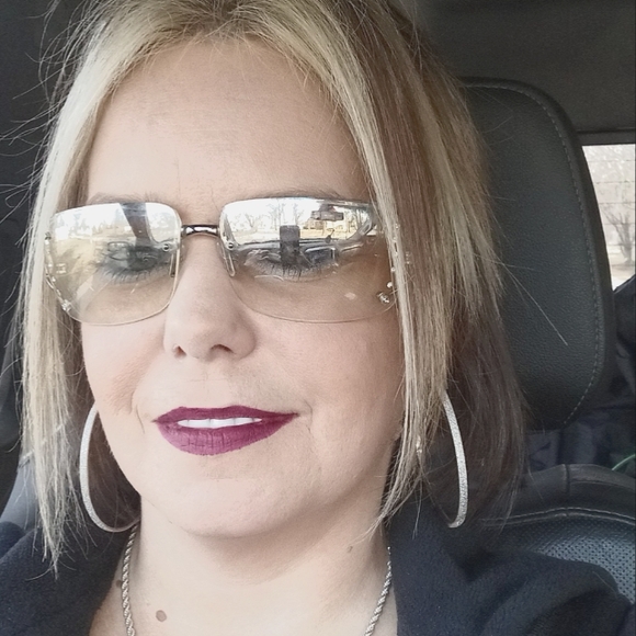 Meet your Posher, Tabitha n gregg - Picture 1 of 1